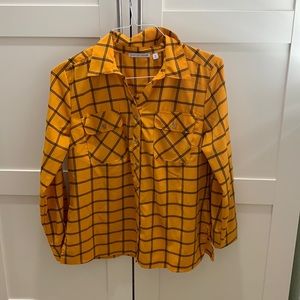 Long sleeve blouse with pretty pattern.